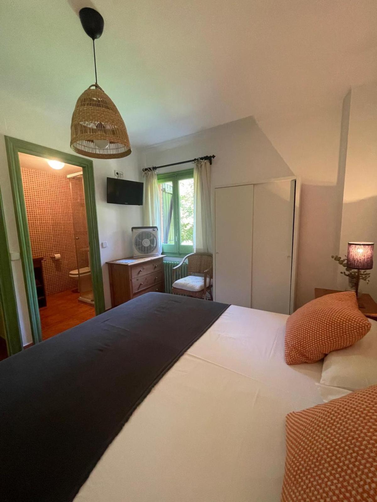 Hostal L'Ou De Reig Монтсень Экстерьер фото