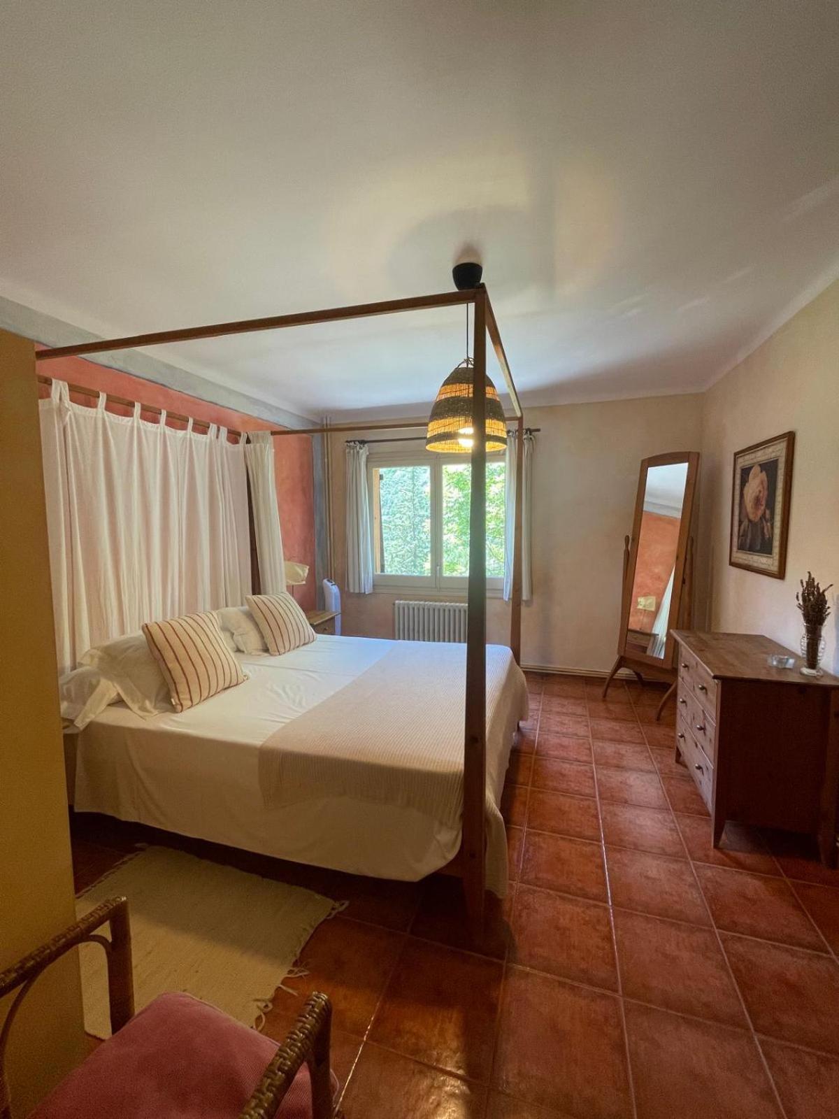 Hostal L'Ou De Reig Монтсень Экстерьер фото